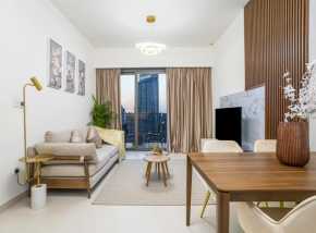 Top Floor One Bedroom Apartment with Downtown Views 170BC-1